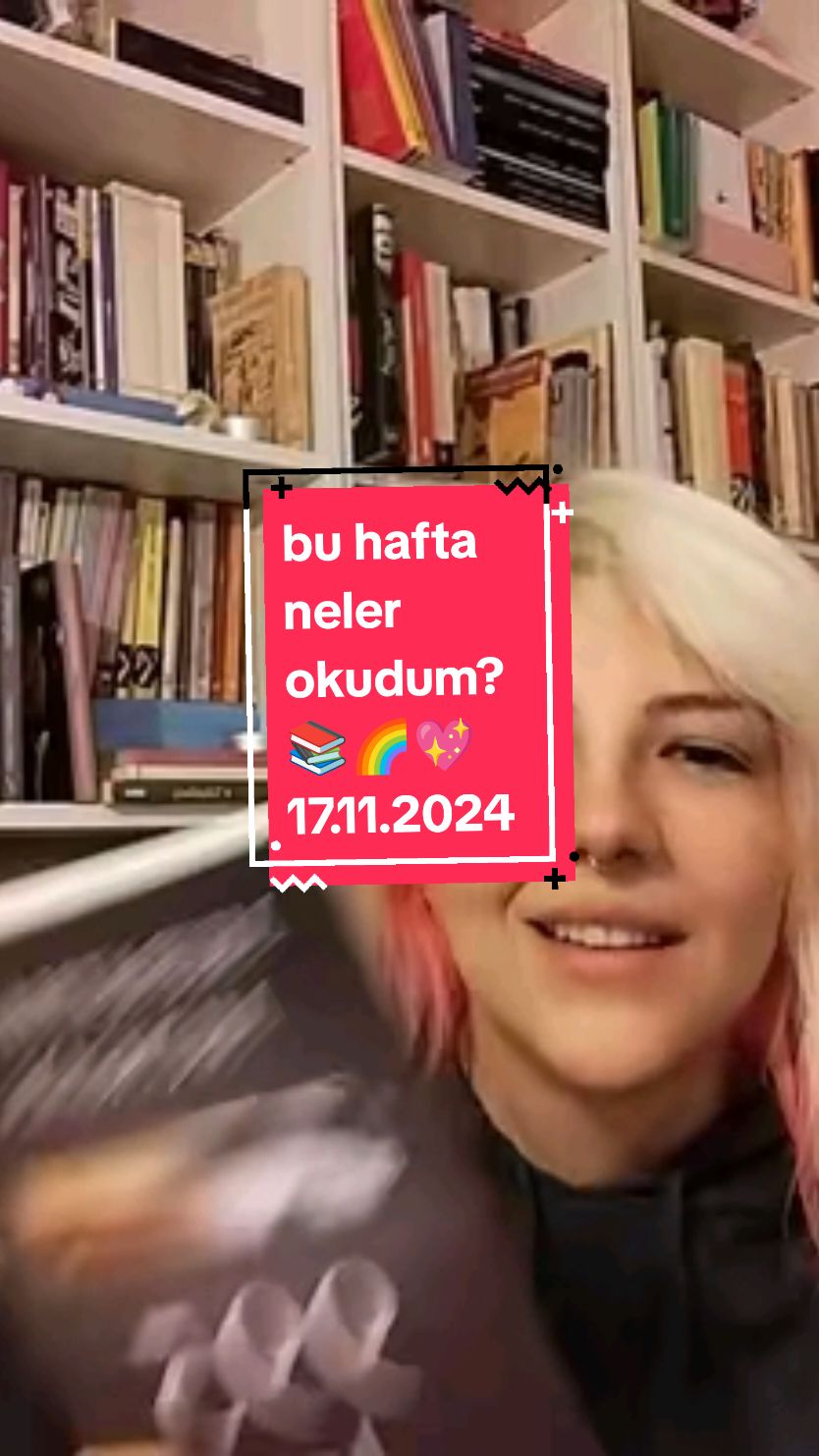 vay be iki hafta üst üste bu hafta neler okudum mu geliyor kendimi tebrik ediyorum 🤝 #books #book #kitap #denizerkaradağ #kitapkurdu #kitapsever #booktokturkey #booktoktürkiye #buhaftaneokudum #buhaftanelerokudum #kitapönerisi #kitaptavsiyesi @aprilyayincilik #aprilyayıncılık #metisyayınları #yarınveyarınveyarın #tomorrowtomorrowtomorrow #gabriellezevin #murathanmungan #995km 