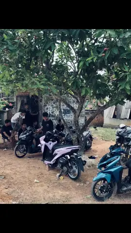 cumn maenn look lo👆🏻#vario150 #xybca #variomodifikasi #kzr #ogahjinjit #fypシ゚viral #xyzabc #masukberanda #fypberanda #fyp 