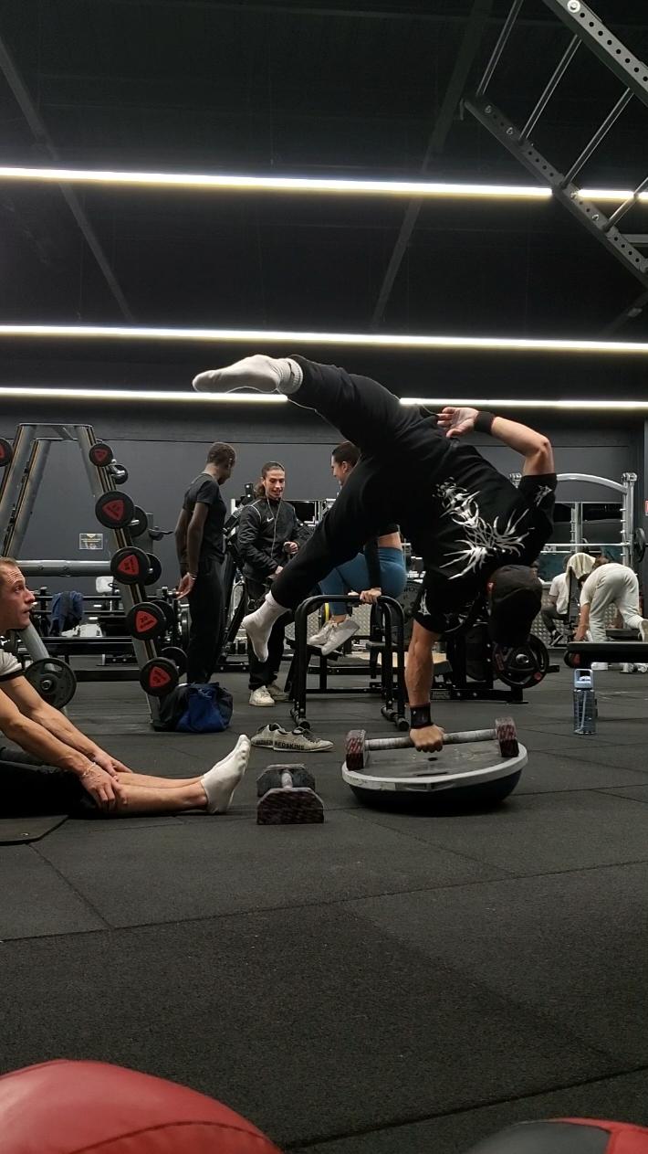 reaction at gym to calisthenics workout  #workout #pourtoi #for #fyp #tik_tok 