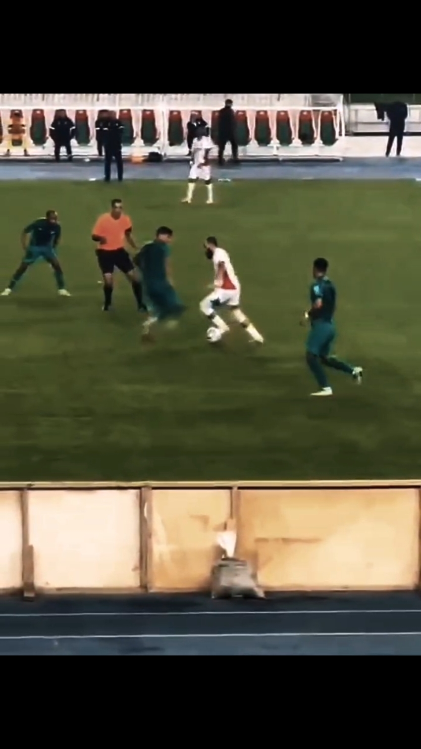 EL'Maestro العربي ثابتي #fyp #foru #footballtiktok #mouloudia #مولوديةالجزائر #كرة_قدم #skills 