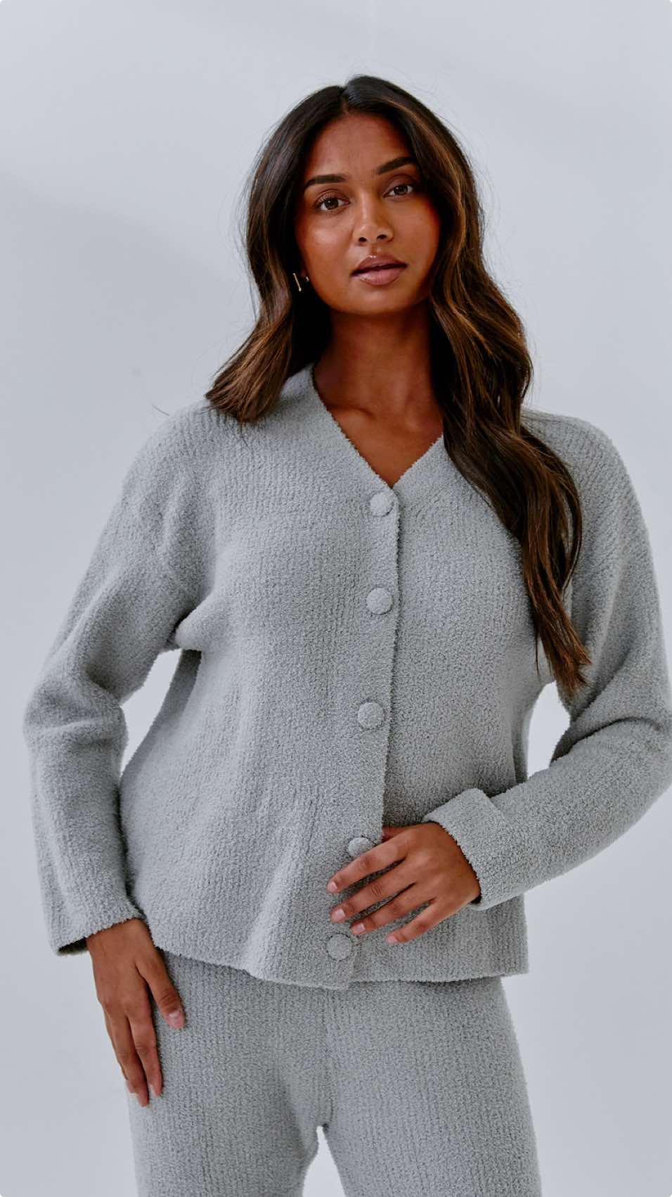 A perfectly COSY, extremely soft, stretchy & versatile lounge set. In 3 different colours. #cardigan #loungeset #cmfrt 