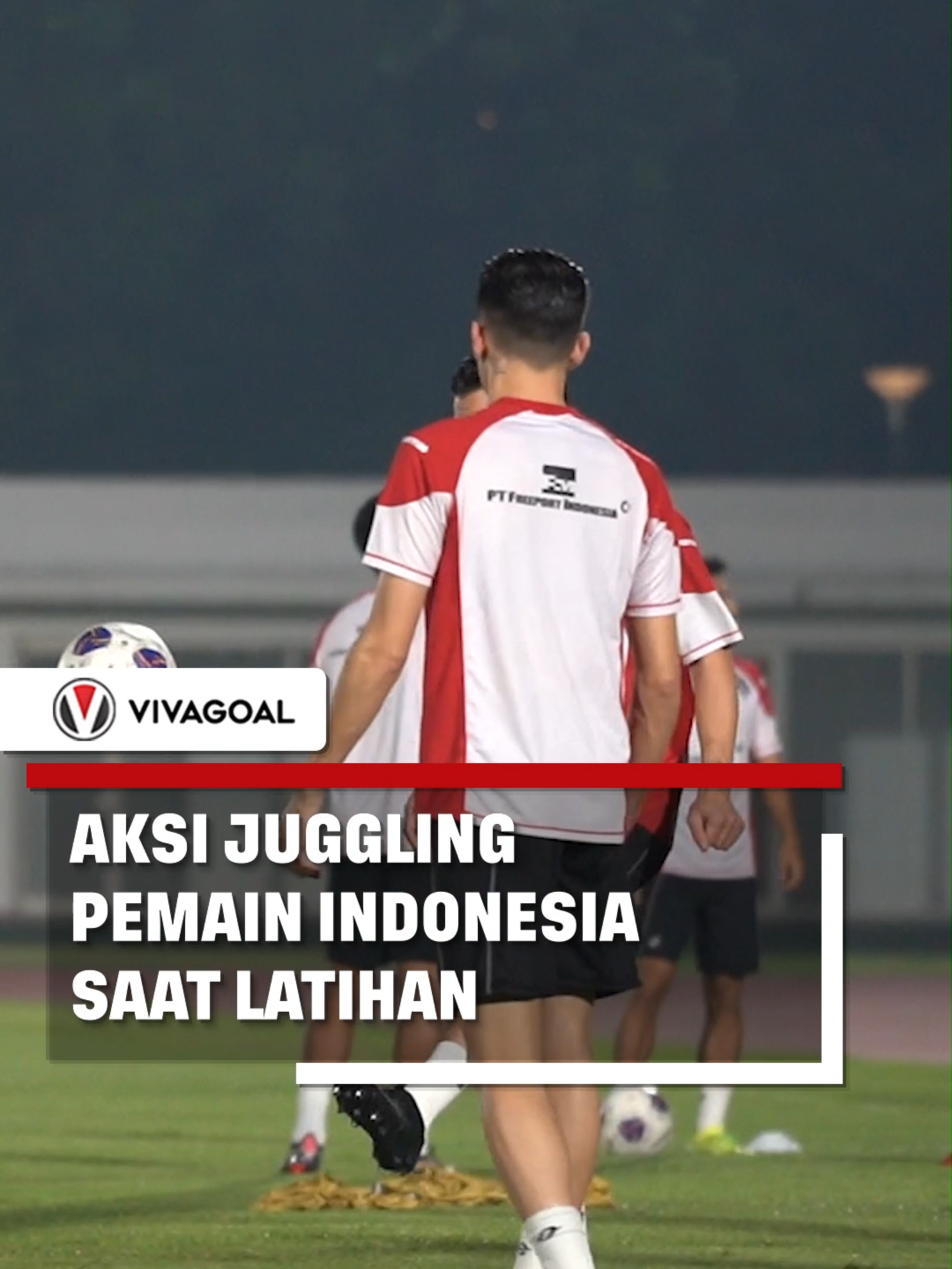 Aksi juggling pemain Indonesia saat sesi latihan jelang melawan Arab Saudi pada 19 November 2024 di Gelora Bung Karno. Optimis menang atas Arab Saudi, Vivamania?🤔 #secangkirsemangat dukung tim Garuda bareng @kapalapi_id ! Yuk tulis pesan semangatmu di kolom komentar 👇 #Timnas #jordiamat #pratamaarhan #justinhubner #thomhaye #erickthohir #timnasday🇮🇩 #TimnasIndonesia #Vivagoal