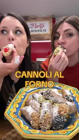 🎥 Per il format “RENDIAMOLO PIÙ LEGGERO” dalle #ricette della tradizione 🍳di GESSICA e della cucina sana e leggera 🥗 di @michelamorelli_masterchefit13  oggi realizziamo i CANNOLI AL FORNO una versione leggera, con solo 111 calorie a pezzo! ✅La ricetta CLASSICA SICILIANA la trovate in pagina 😊❤️❤️😍 X 13: Impasto: 50 g farina integrale 50 g farina tipo 1 1/2 cucchiaino caffè in polvere (quello della moka) +mezzo di cacao amaro 13 g zucchero di canna frullato 7 g olio  50 g acqua Impasta, forma un panetto e fallo riposare a temperatura ambiente per almeno 30 m. CREMA: 500 g ricotta magra  150 zucchero di canna frullato Mescola bene e metti in frigo FORMA I CANNOLI: Stendi l’impasto in sfoglie sottili, forma dei cerci di circa 10 cm, avvolgili attorno agli stampini, chiudili bagnando con acqua, ma non stringere troppo la pasta, lasciala morbida. Sistema su una teglia e cuoci  in forno ventilato a 200 per circa 10 m. Dopo fateli raffreddare, eliminate lo stampino e farcite. Decorate con: granella di nocciole, pistacchio e gocce di cioccolato. Servite #rendiamolopiuleggero #lericettedigessica  #foodbloggeritaliani #light #sicilia #WeekendConMichela