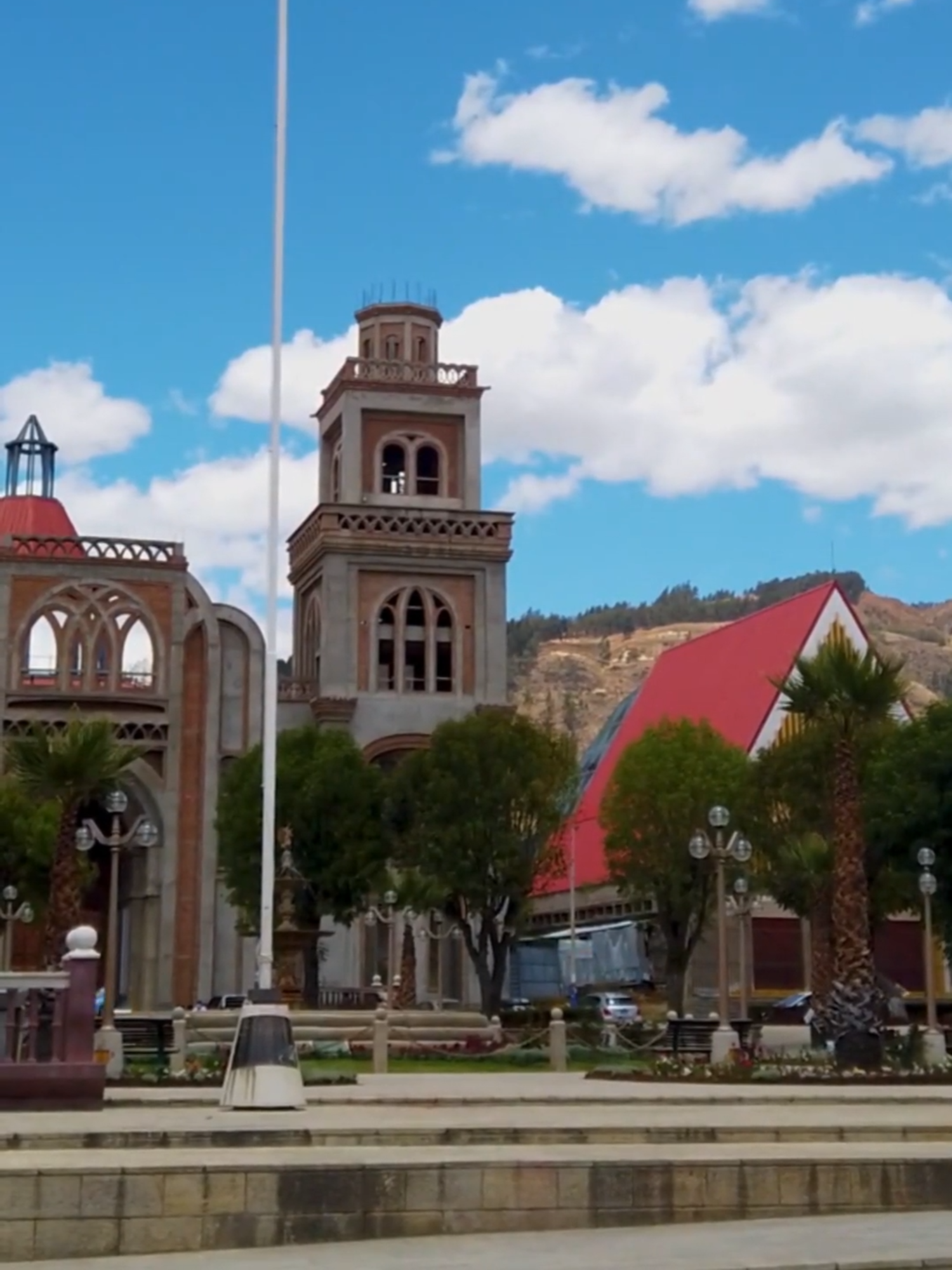 A suíca peruana, HUARAZ, PERU Huaraz, a cerca de 3.050 metros de altitude, é uma cidade situada no coração da cordilheira dos Andes, no Peru. Conhecida como a 