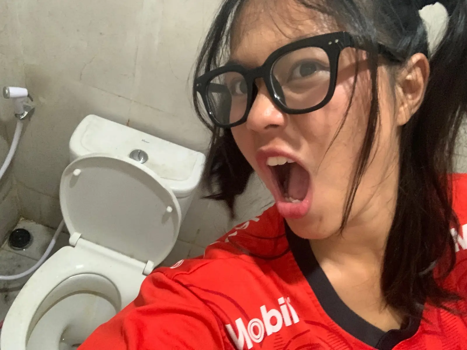 toilet break🧍🏽‍♀️