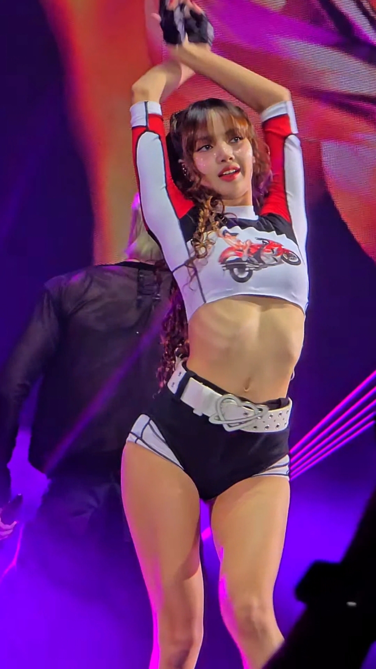 #lisa #foryou #fyp #rockstar #kpopfyp #fy #dance 