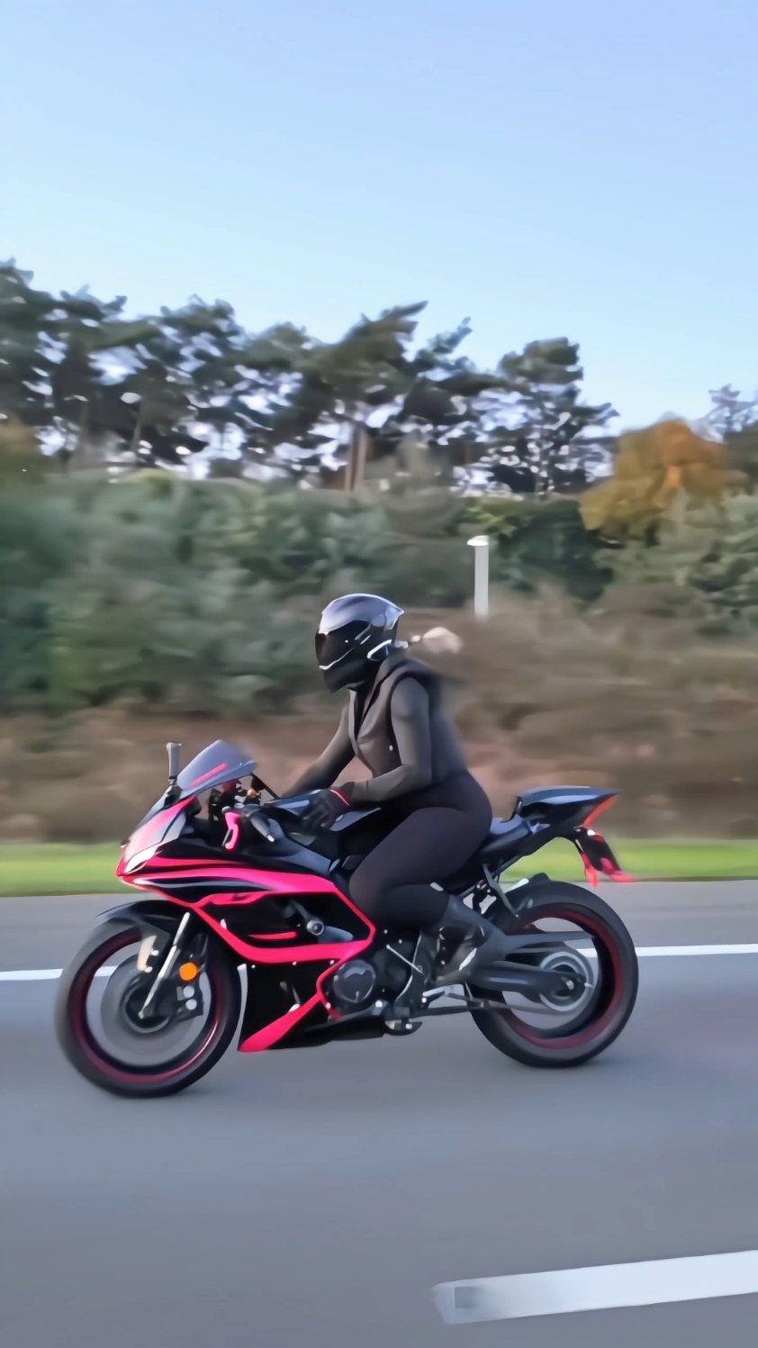 Bike Queen ❤️❤️#bikegirl #bikelife #sportbike #fyp #foryoupageofficiall #🥰🥰🥰 