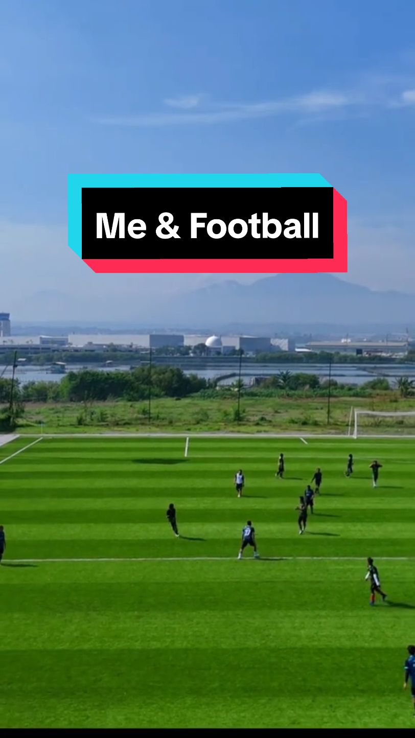 Me and Football  @faisal_photography istimewa juos tenan Lokasi Kick Off Soccer Field POJ City Semarang #fotograpersport #videograpersport #football #sito14 #semarang #minisoccersemarang #footballsemarang #genukperbalanreborn #meandfootball    