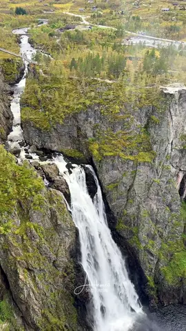 . Vøringfossen Waterfall Norway 🇳🇴  . ‎شلال فورينغفوسن ايدفيورد النرويج  . من الشلالات الجميلة جداً في النرويج تقريباً ساعة من فووس وساعة ونص من اوددا  . . .   #Norway #europe #travel #Nice #anime #fyp #4upage #fouryou #travelzaz #viral #tiktoktravel   #النرويج #اوروبا #سياحة #سفر #اكسبلور #تصويري 