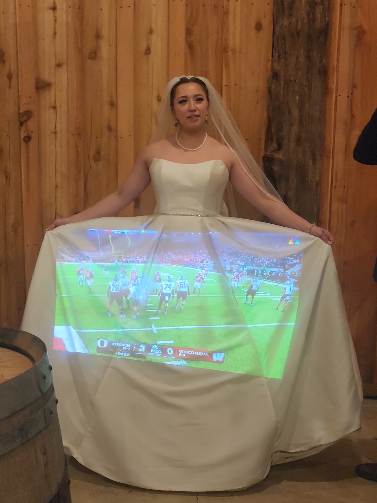 When you are getting married, but your team is playing. You improvise. 🤣 she wasn't about to miss the game. #oregonducks #oregon #bride #fyp #weddingtiktok @Oregon Football @Barstool Sports @Big Ten Conference