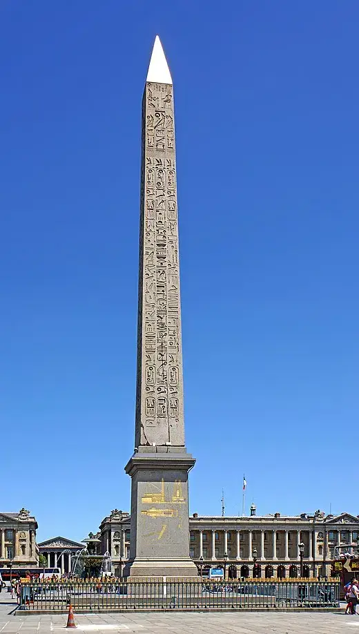 L'obélisque fabriqué en antiquité par les Égyptiens installés à Paris le 25 octobre 1836 . Il est considéré aujourd'hui comme le plus vieux monument de Paris...