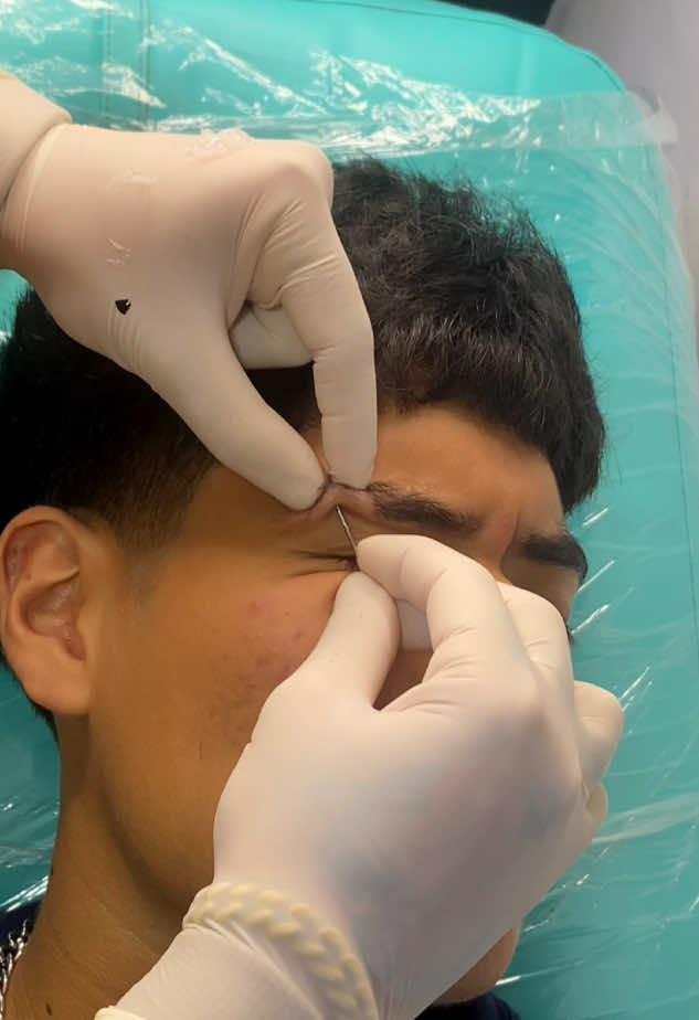 Piercing de ceja , cliente de tiktok regreasa por un nuevo (piercing en la ceja) aqui les comparto el video #piercing #piercingceja 