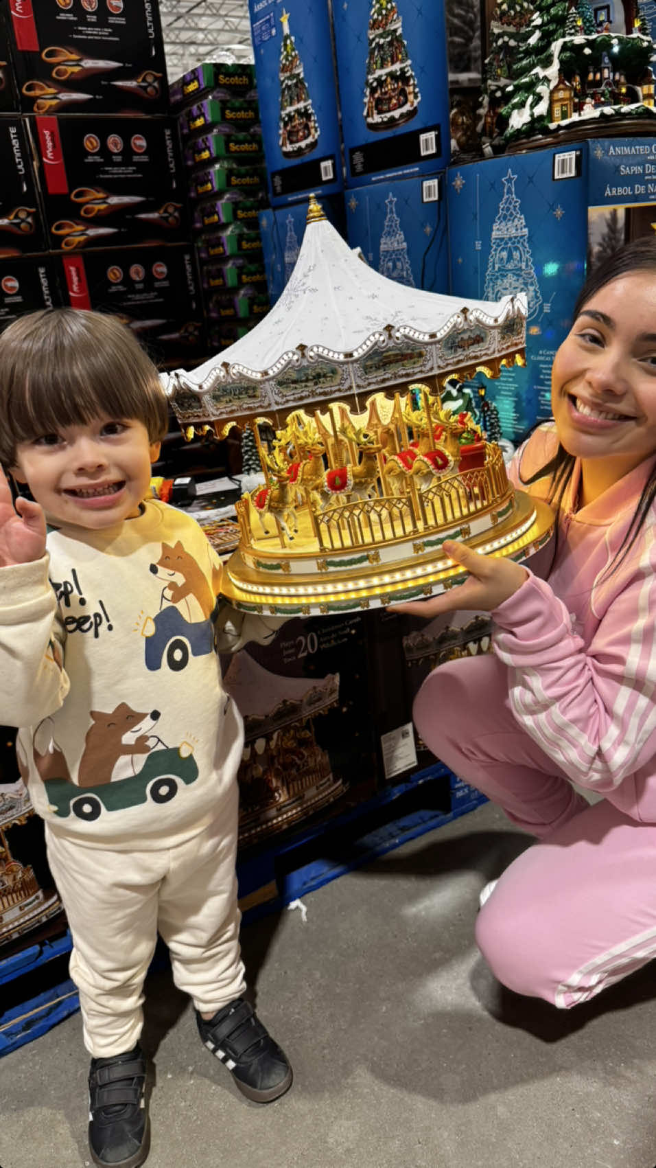 Inauguraron un costco en mi ciudad por primera vez y fui en búsqueda de cosas de navidad y algunas cosas virales de ahí 😳🎄🎂🛍️ #parati #fyp #viral 