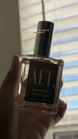 this smells so good, I cant stop wearing it ✨🍁🍂☕️🕯️🫶🏼🤎 My husband loves it too 😏