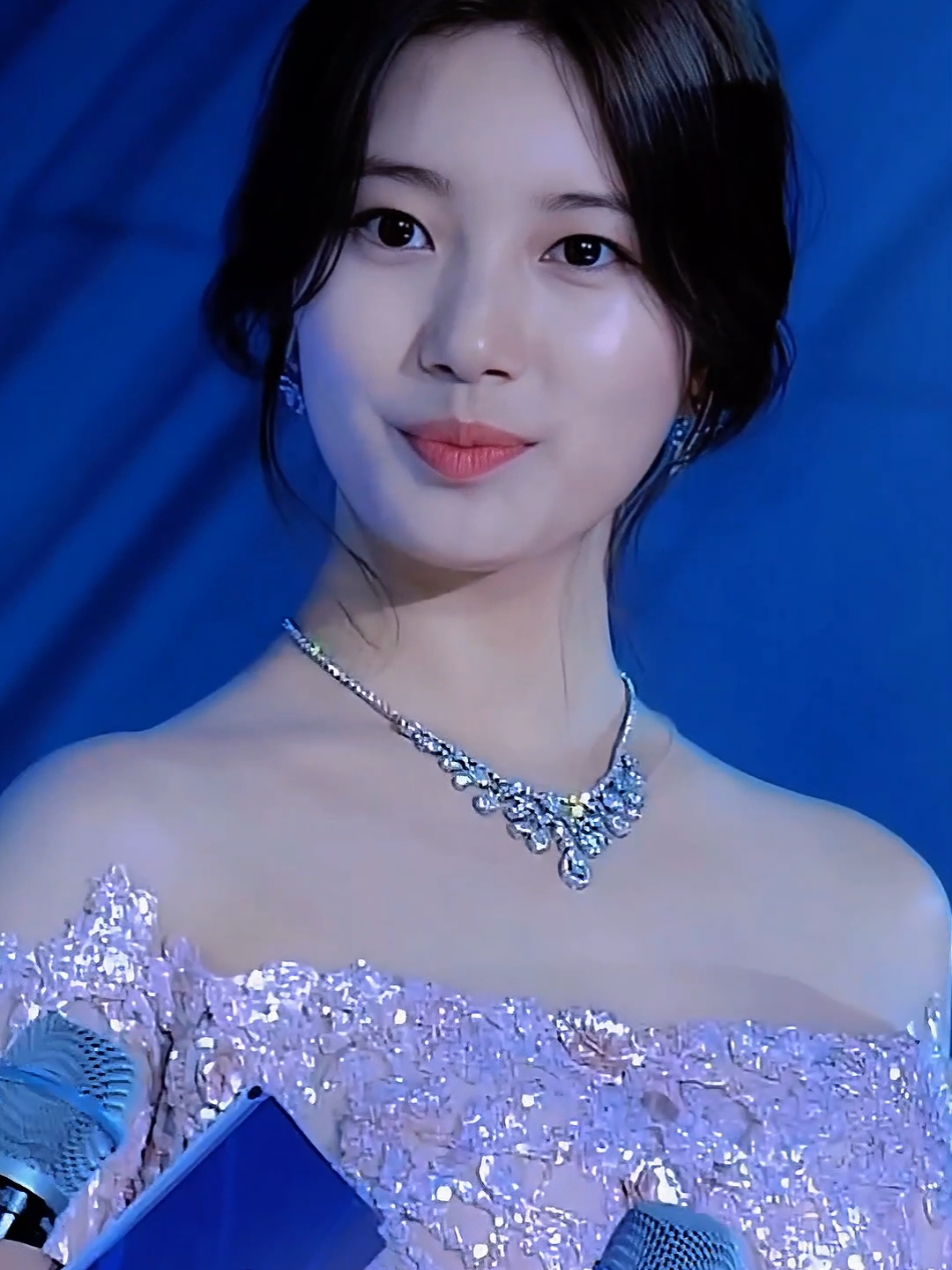 #baesuzy #suzybae #수지 #배수지 #suzy #stillwithyou #queen 