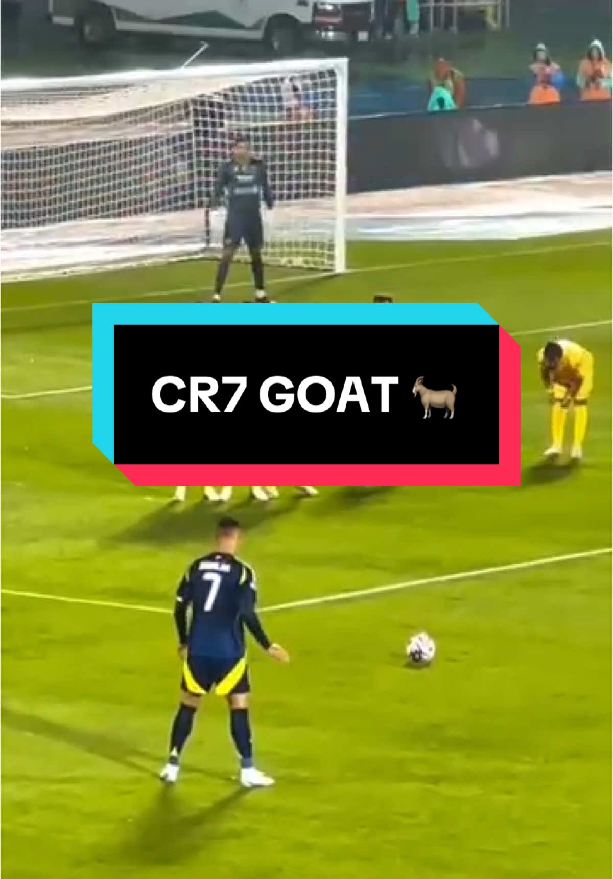 “Quand CR7 oublie le GPS du ballon 🧐🚀 #FreestyleFail”  Meilleur coup Franc de CR7  #CR7Fail #CristianoRonaldo #AlNassr #FootballHumour #TikTokFootball #FootDrôle #EpicFail #FootballBuzz #FreekickChallenge #ViralVideo  @cristiano @alnassrfc