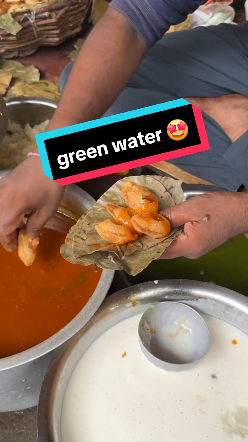 Yall should definitely try this before you die 😅 #indianstreetfood #streetfoods #streetfood #unhygienic #viralvideo #disgusting #asianstreetfood 