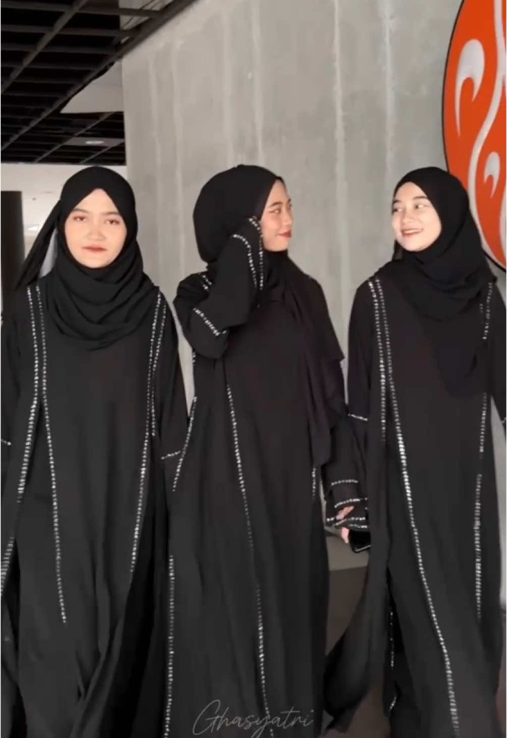 Membalas @Rahmaa Dee26 LAUNCHING ZAVIEER ABAYA!! Open Pre-Order Zavieer abaya via wawa 0895-4014-46224 (Chat untuk info selanjutnya)