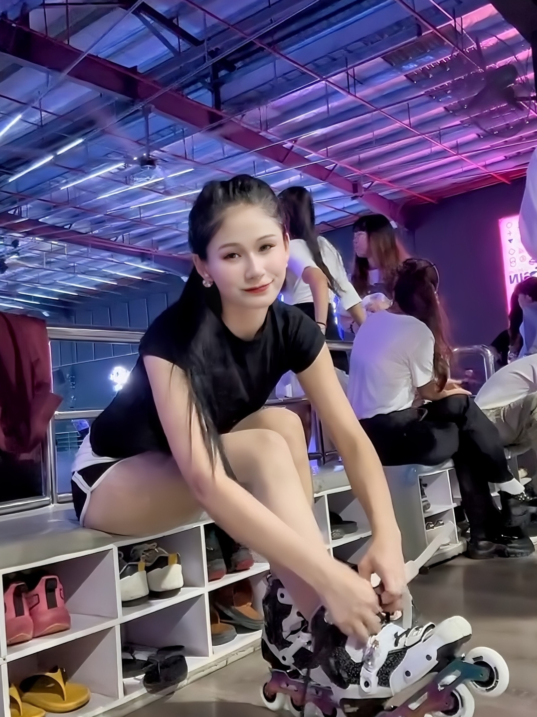 Beautiful👌😘 Roller Skating Girl #skating #rollerskategirl #beautifulgirls #rollerskating #skatinggirls #fypage #trending #fyp #viralvideo #viral #fypシ゚viral #tranding 