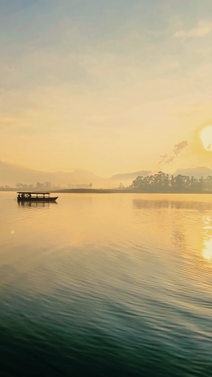 Ini pagi ku di Pangalengan, cuma nonton perahu lewat.. #situcileunca #pangalengan #bandung #kabupatenbandung #SerunyaLiburan 