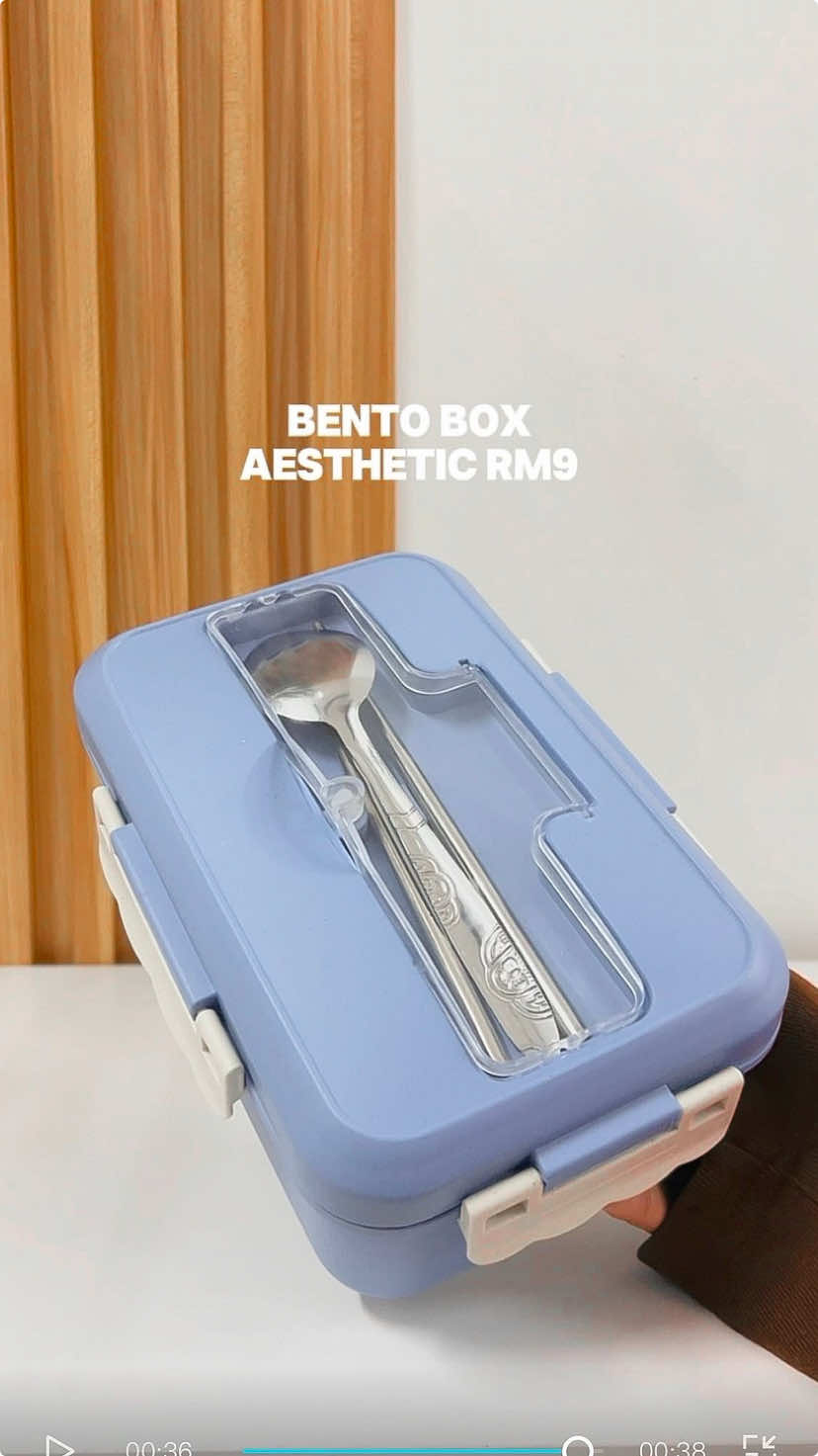 kalau bekalkan makanan dekat abi mesti kene guna bento box yang microwavable. kalau busy lambat makan boleh panaskan dengan mudah masuk je bekas bento ni dalam microwave ashiap! tapi makesure buka lid dulu tau! kang cair bento box wife beli tu 🤚🏻😭 #bentobox #bento 