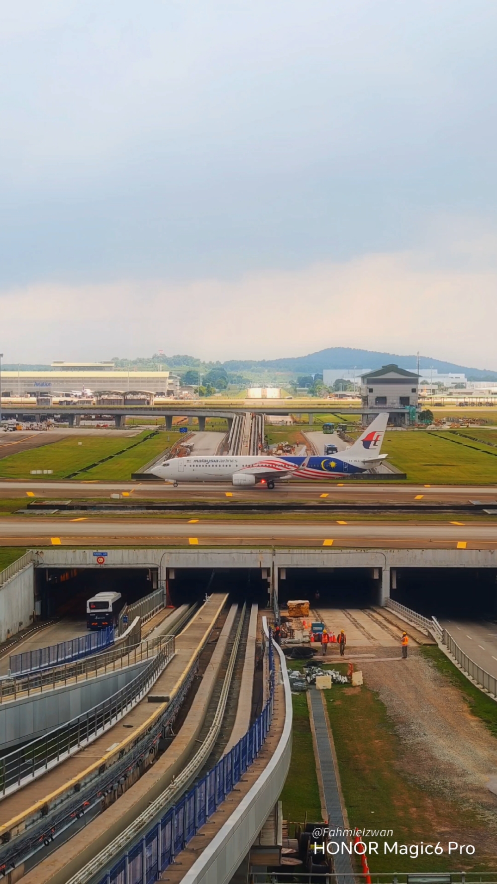 Kepada pelawat,kami ucapkan selamat datang ke Malaysia dan kepada warganegara,selamat pulang ke tanah air. 📌Malaysia Airlines at Kuala Lumpur International Airport (KLIA).🇲🇾 #fahmieizwan #honor #HONORMalaysia   #Honormagic6 #HONORMagic6Pro #HONORMagic6ProMy #HONORMagicMoments #kualalumpur #malaysia #kualalumpurmalaysia 