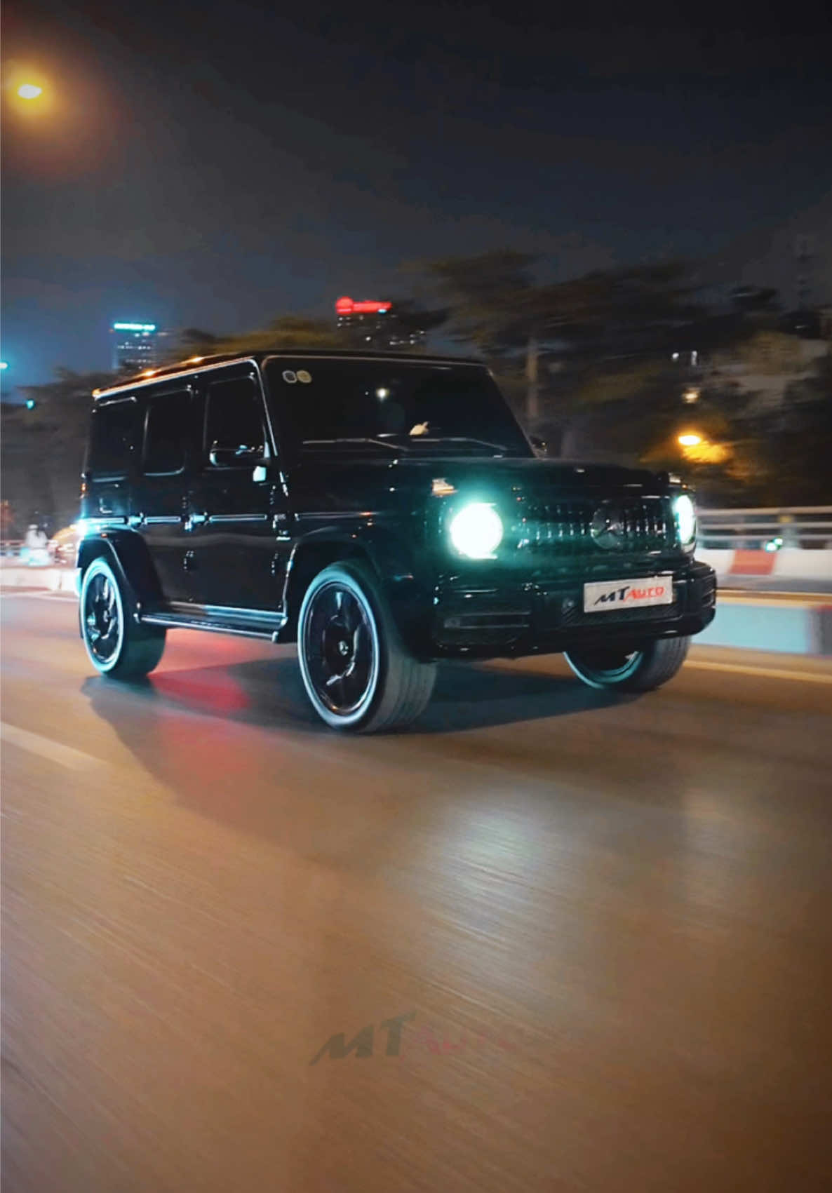 Hoàng tử bóng đêm lướt trên đường phố 😅😅#mtauto #xe #xuhuong #mercedes #g63amg #