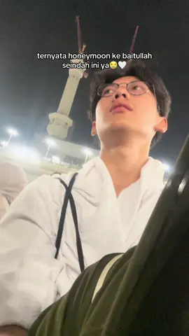 ternyata honeymoon ke baitullah seindah ini.. dijaga suami sepanjang tawaf dan ditemani saat ingin mencium ka’bah🤍  #allahummabarik 