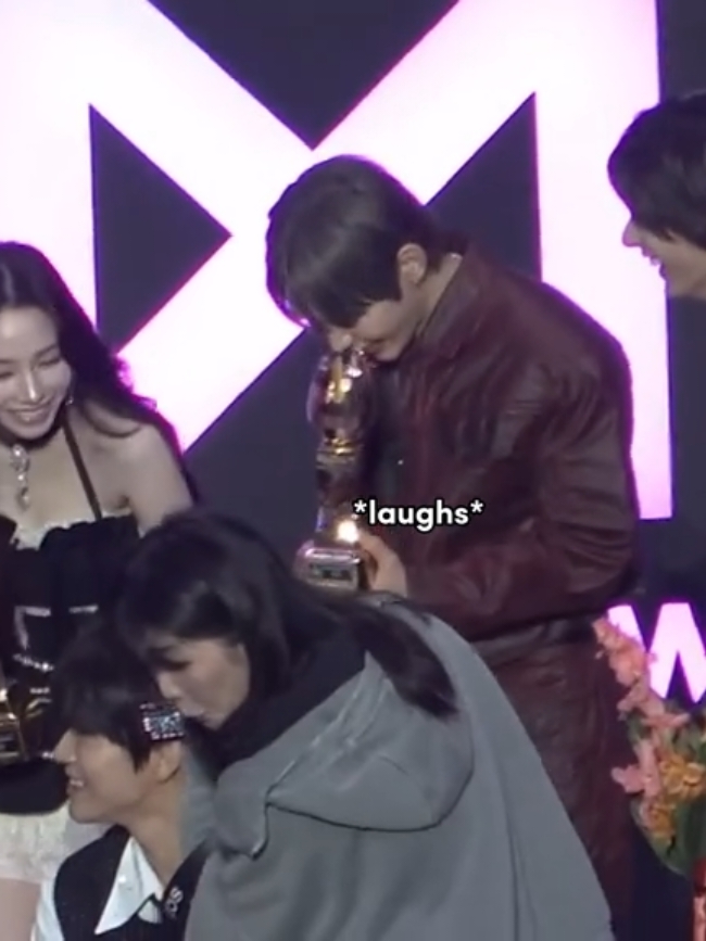 love their friendship so much but I'm so nosy I wanna know what they were laughing about 😭  #karina #shotaro #anton #aespa #riize #fyp #카리나 #에스파
