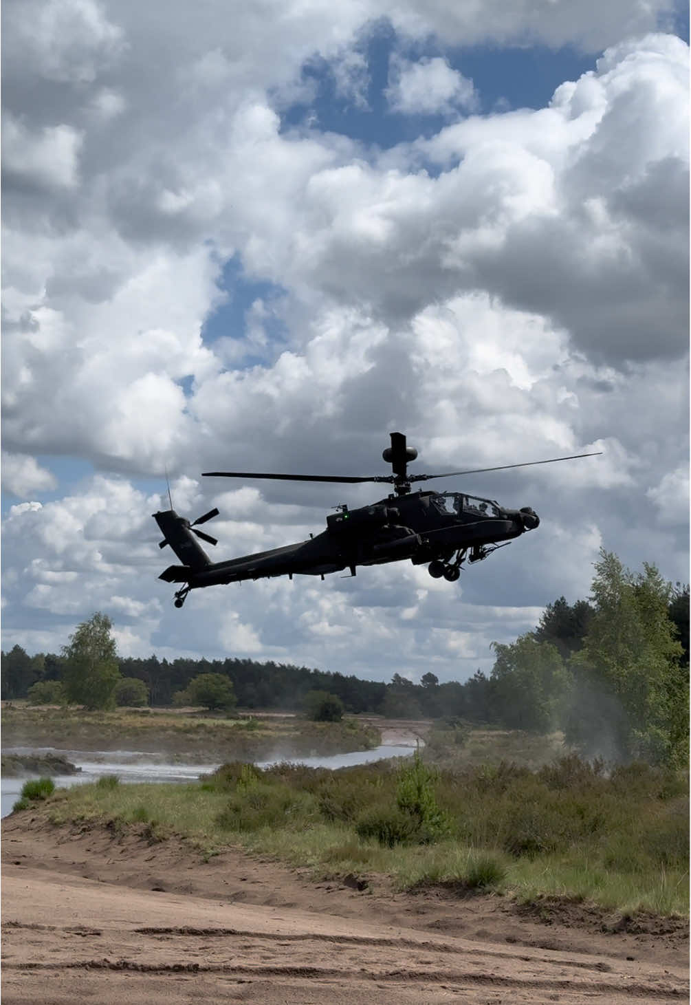 Dutch apache showing off! 😈 RNLAF 🇳🇱 AH64E Apache    #301squadron    #lowapache #ah64 #ah64apache #ah64d #ah64e #ah64longbowapache #ah64dapache #apache #apachehelicopter #ah64apachehelicopter#apacheairassault #apachehelicopters #apachelongbow #rnlaf🇳🇱 #rnlaf #flyby #flyby #lowfly #lowflying #luchtmacht #koninklijkeluchtmacht #luchtmachtfotograaf #duursmalevi 