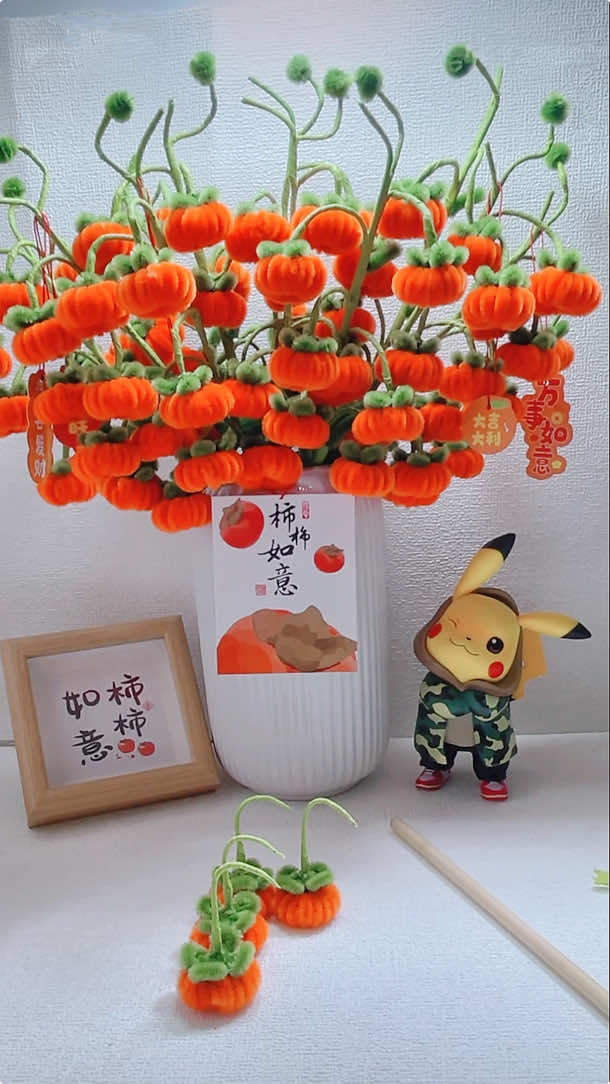 Persimmon and pumpkin, inspiration#pipecleanerflowers #tutorial #pipecleanerart #diyhomedecor #handmadegifts #christmas #gift #diyproject #diyfashion #homedecor #handwork #handcraft #diytutorial #DIY #pipeline #pipecleanercrafts #ribbon #pipecleaners #inspiration 