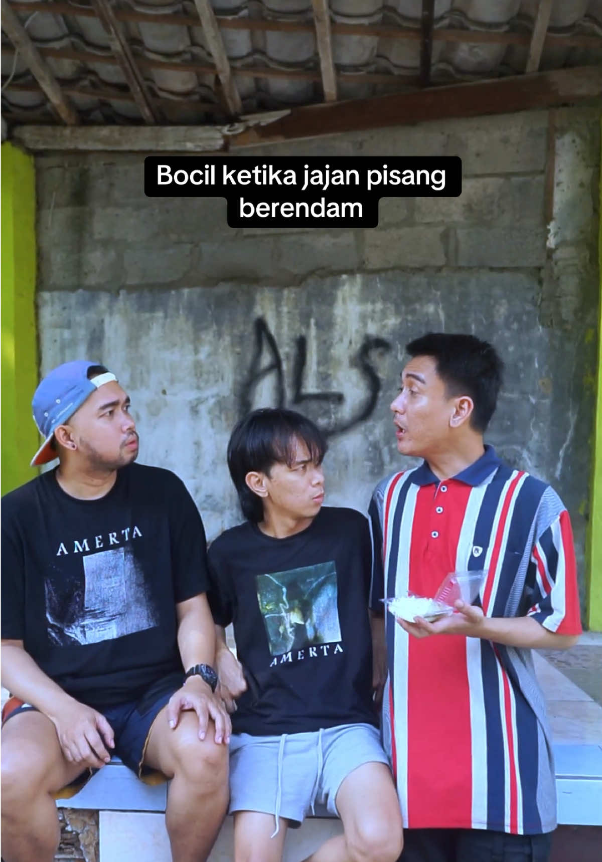 Kalian pernah jajan pisang berendam kayak gini juga ngga?