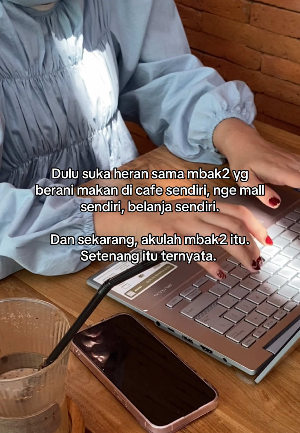 Emang kadang apa apa sendiri tu lebih tenang. 