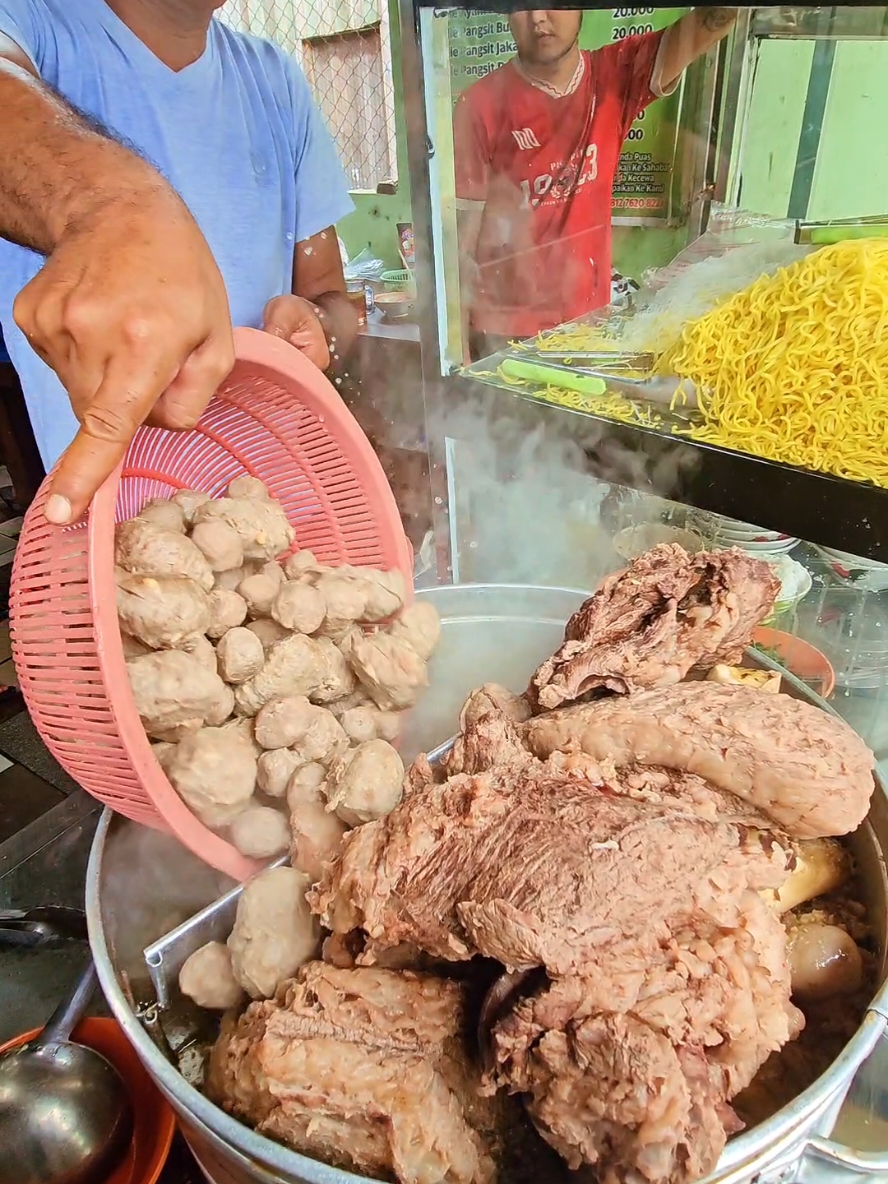 TETELAN SUPER MANTUL PALING BRUTAL DI BAKSO WONG SOLO PAK WIN