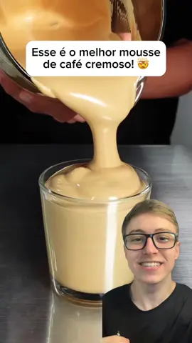 Esse é o melhor mousse de café cremoso que você vai comer na sua vida! ☕ Basta misturar todos os ingredientes no liquidificador e ir batendo aos poucos, e o resultado fica inacreditável. 😍 Ingredientes: - 150 grs de gelo - 15 grs de café instantâneo - 85 grs de açúcar - 80 ml de água gelada - Cacau em pó (finalização) . Gostou? segue @truquesdoedu para ➕ dicas incríveis como essa!  . Créditos: @adriaccopa . . . . . #mousse #café #sobremesa #doce #receitas 