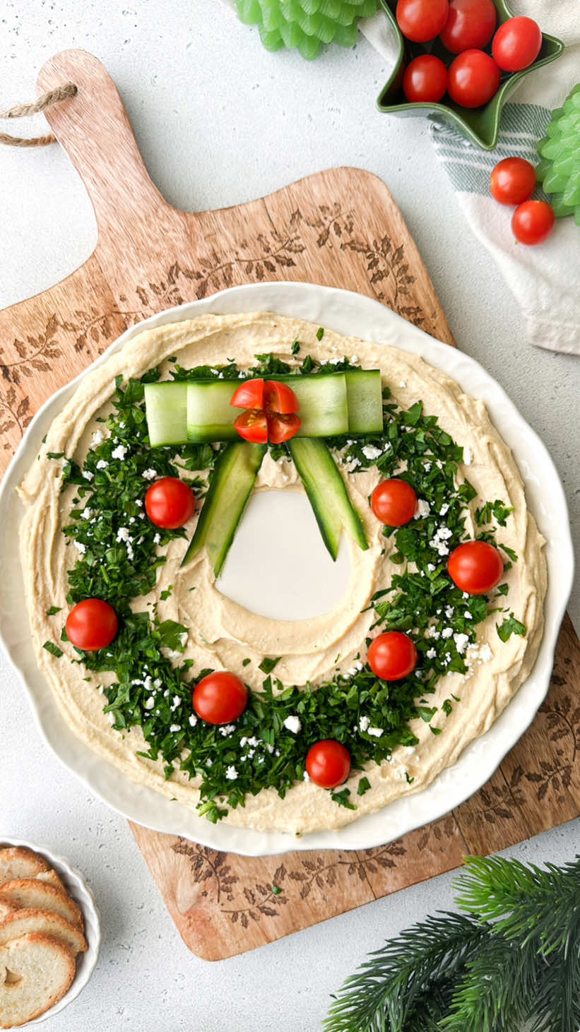 Christmas Hummus Wreath✨🎄#holidayvibes #christmasfood #partyideas 