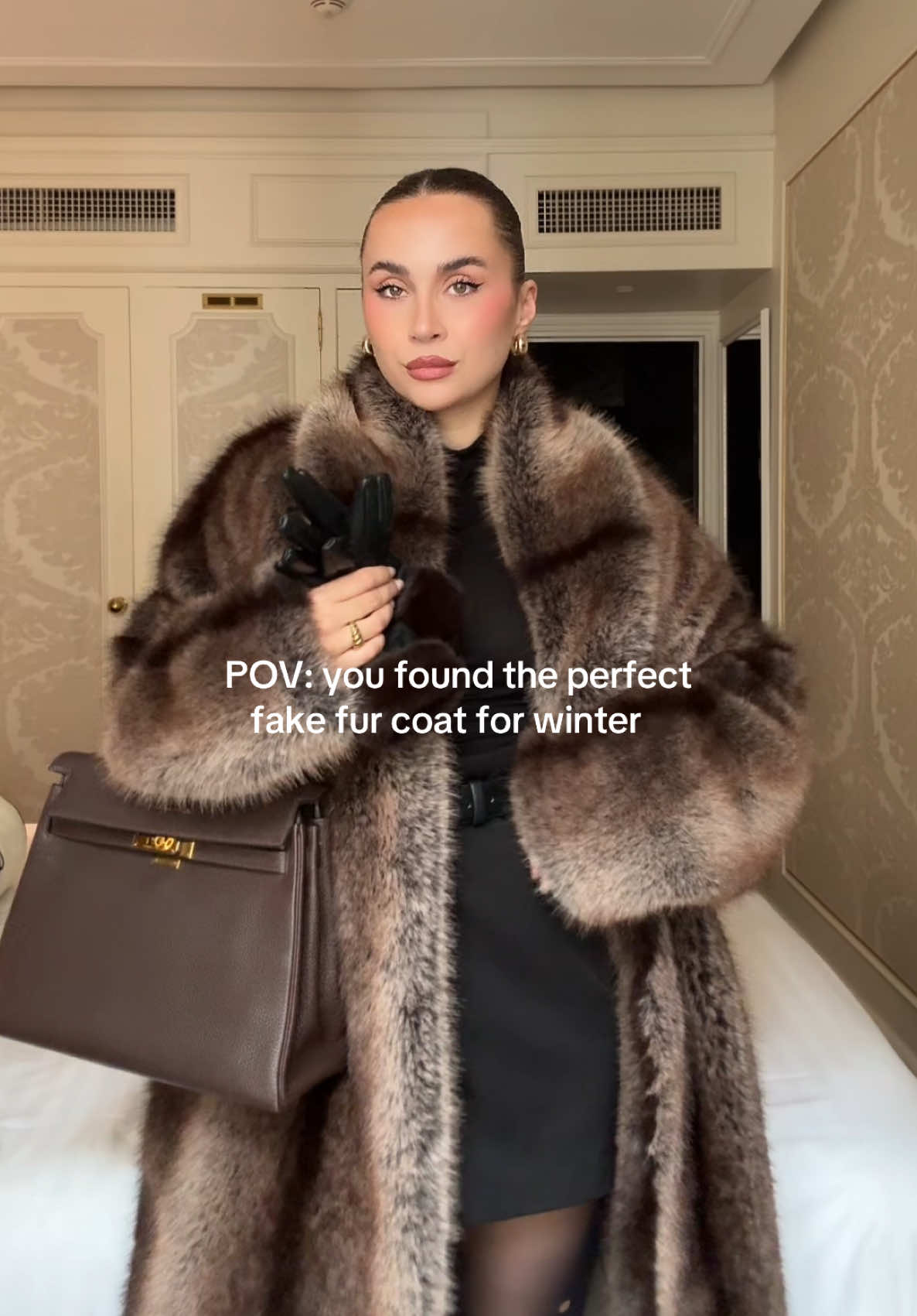 10/10 #fakefur #furcoat #coat #oldmoneyoutfits 