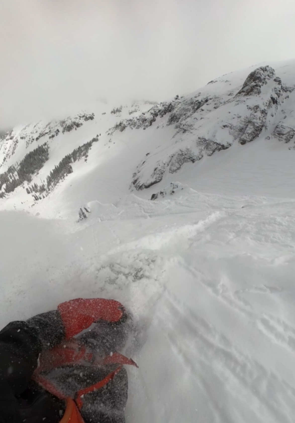 I'd choose hike-to terrain over lift access any day! #telluride #co #backcountry #backcountryskiing #backcountrysnowboarding #splitboarding #splitboardingistheanswer  #snowboarding #skiing #snowboardinglife #skiinglife #powder #powderhoundsdaily #snow 