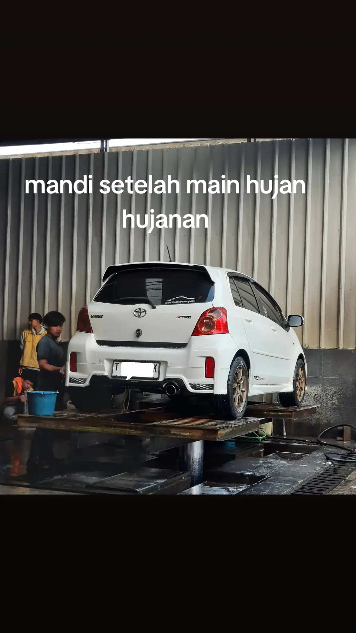 #fyppppppppppppppppppppppp #fypシ゚ #toyota #yaris #cucimobil #whitecar #mobilputih #hatback