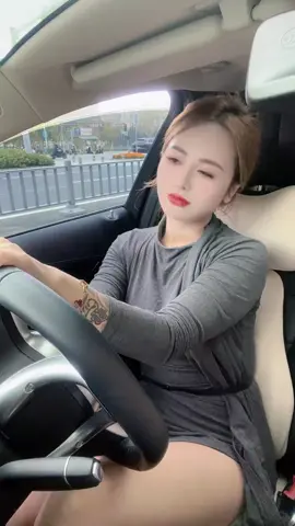 Nghe cái nhạc mà cái đầu cứ giật giật mà buồn cười quá #gaixinh #vitamingirl #trending #viral 