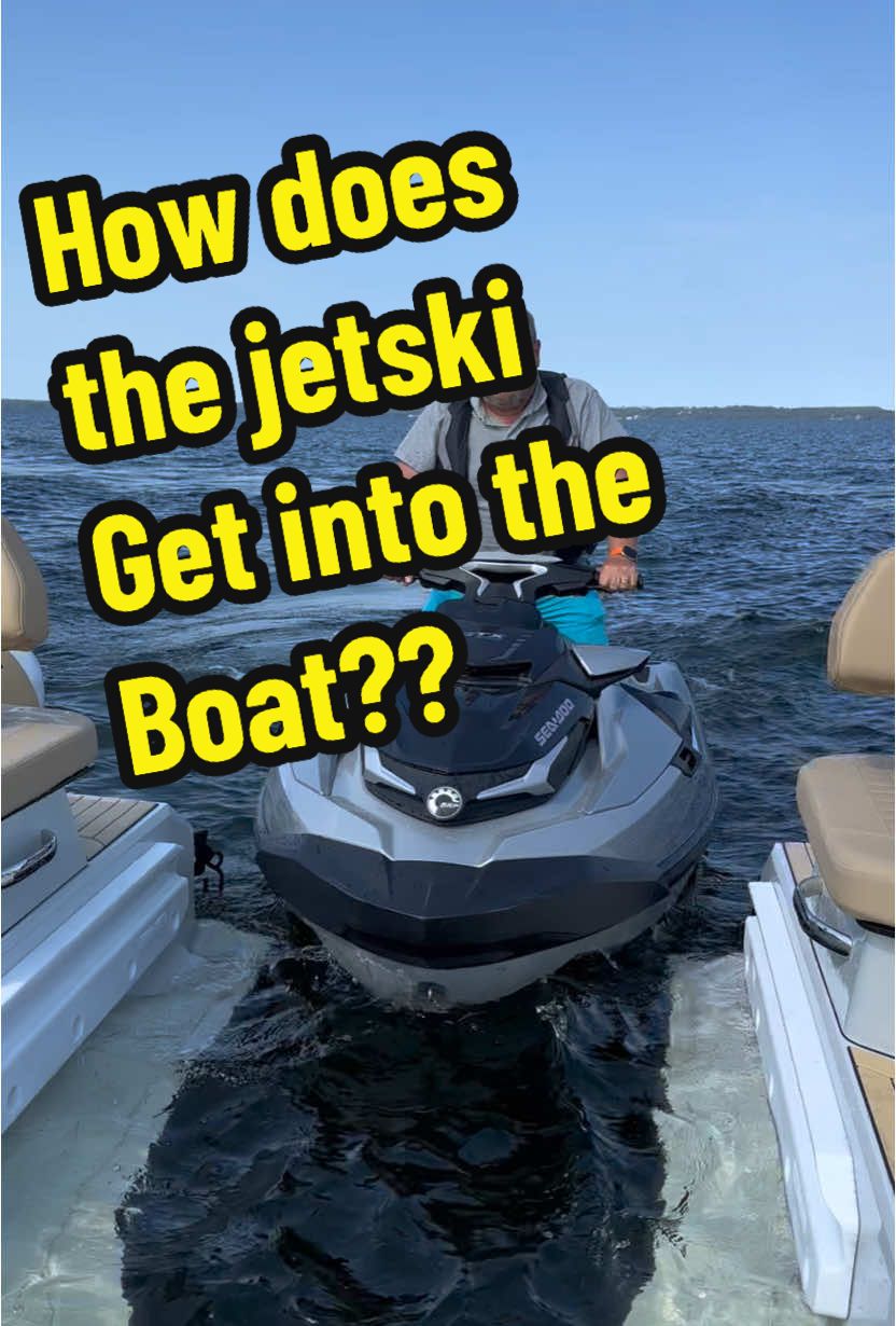 ➡️How does the Jetski🚀 get into the 🚤 ?  -It’s very simple  A system of compatibility kits, made up of slides adapted to the model of Jetski, is used to assemble everything, and the retracting straps consolidate it all. #jetski #boat #waveboat #barcos #video #fyp #insta 