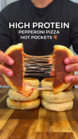 High Protein Pizza Hot Pockets🍕💪🏼 Recipe by @Aussie Fitness 🇦🇺💪🏼 Only 280 Calories With 25g Protein! (Macros: Per Hot Pocket - Recipe Makes 8) 280 Calories 29gC | 6gF | 25gP  #pizza #pepperoni #hotpockets #mealprep #highprotein #lowcalorie #highproteinmeals #EasyRecipe #weightloss #Fitness #Foodie 