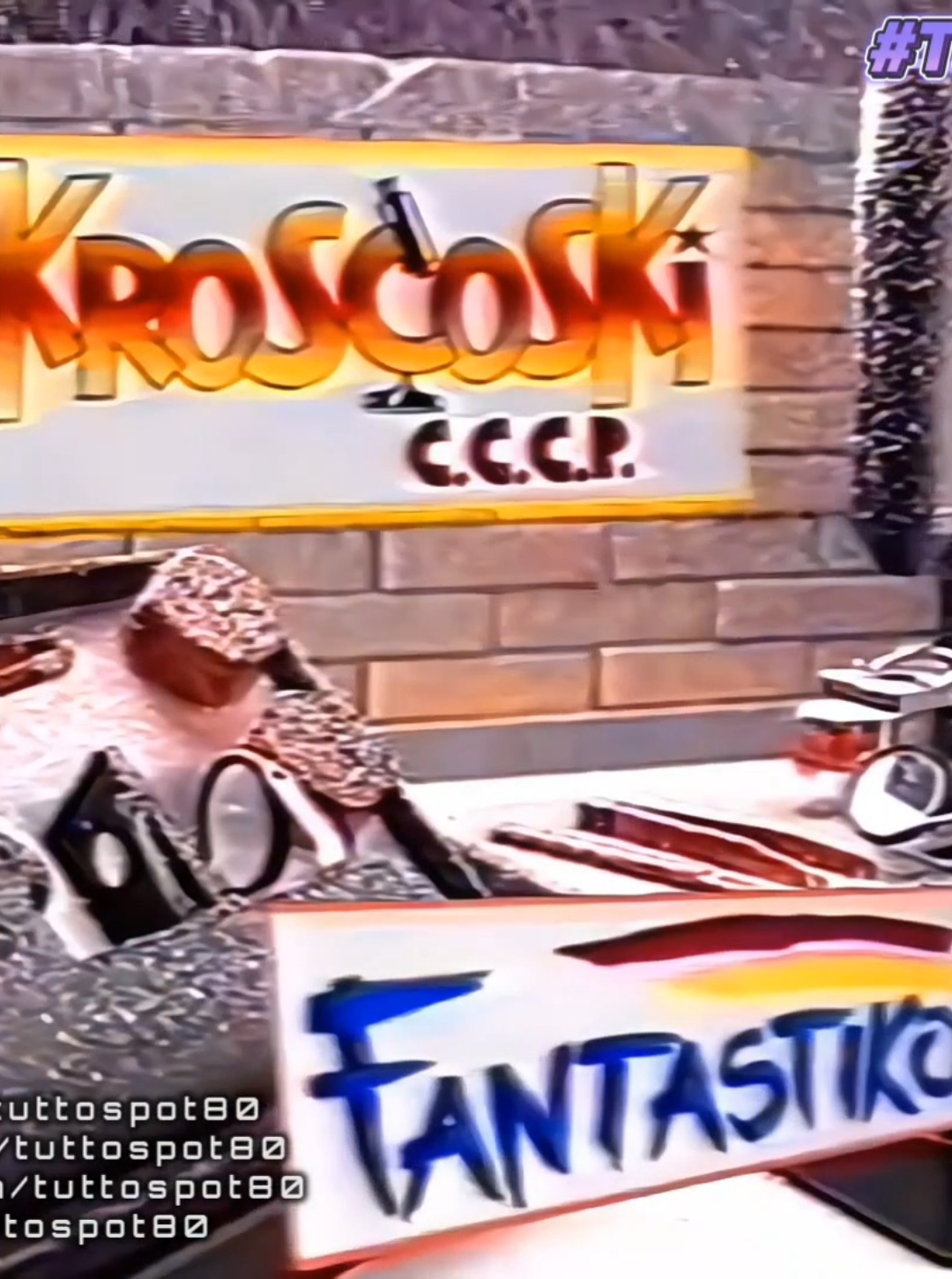 Lo spot di MIKROSCOSKI 😍🐛🦋 è uno dei ritrovamenti di cui vado più fiera! Ce l'ho ancora, ma praticamente non sono mai riuscita ad usarlo! 😅 Era il 1990 📺 #mikroscoski #tisbloccounricordo #tuttospot80 #pubblicitàvintage #spotanni80 #anni80 #pubblicitàanni80 #anni90 #spotanni90 #giocattolivintage #giocattolianni80 #giochianni80 #microscopio #giocattolianni90  Spot - Mikroscoski Microscopio Giocattolo - 1990