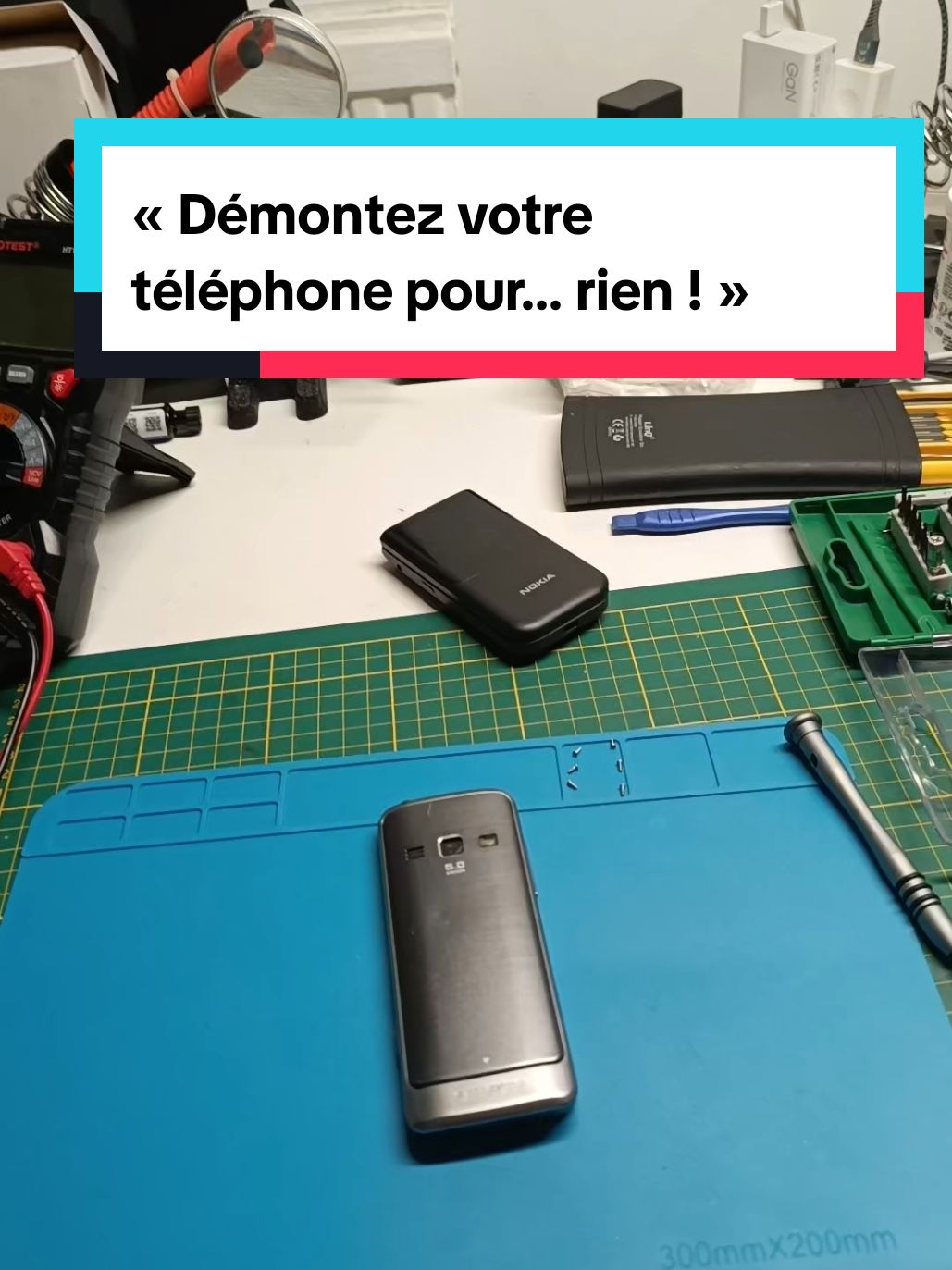 Réponse à @bleuroi70  « Démontez votre téléphone pour… rien ! » Bienvenue dans ce tuto hautement professionnel intitulé : 