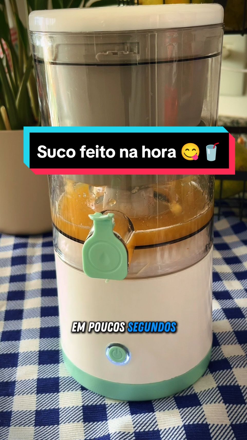 Replying to @julesglbrt Você quer um suco rápido e fácil de fazer? Deixa comigo! 💙🍊 Com esse espremedor, você prepara sucos naturais de forma rápida e prática. Sem esforço, é só colocar a fruta cortada e apertar um botão. Facilidades e mais tempo para o seu dia você encontra no Magalu. Código: dca258g920