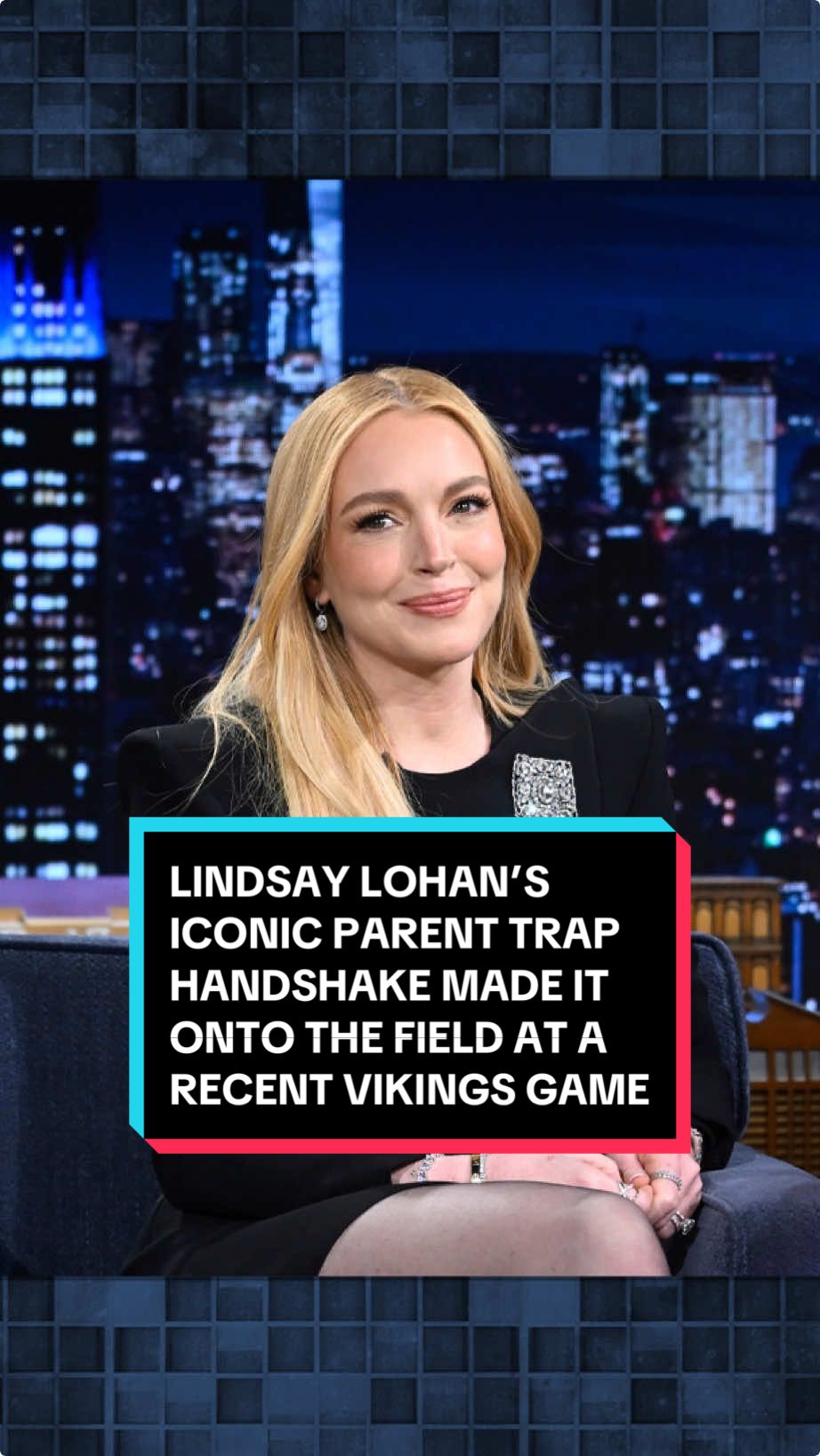 @lindsaylohan’s iconic Parent Trap handshake made it onto the field at a recent @Vikings game! #FallonTonight #TonightShow #LindsayLohan #ParentTrap #Vikings #JimmyFallon 