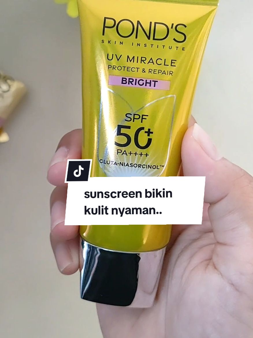 akhirnya aku nemuin sunscreen gel yang nyaman buat muka aku..!! no whitecast.. gag bikin muka dempul.. gag bikin muka panas.. bener bener berasa ketemu jodoh 😂.. @pondsindonesia  #PONDSSkinInstitute #FACETHESUN #PondsID #MIRACLESHAPPEN 