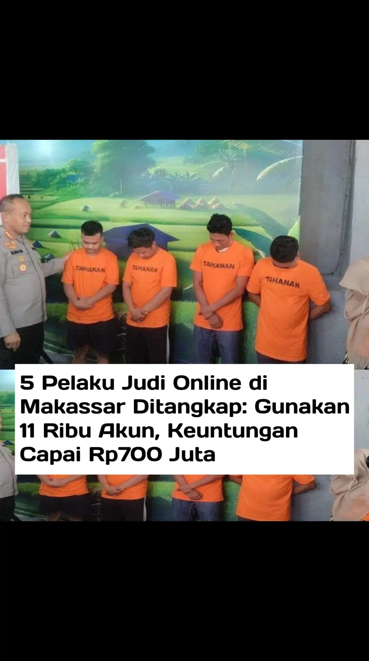 MAKASSAR - Lima pelaku tindak pidana judi online di Makassar, Sulawesi Selatan, ditangkap polisi. Mereka berinisial RAW, KH (40), AI (20), MB (50) dan perempuan berinisial CA (17).  Kelima pelaku adalah warga Makassar. Para pelaku diringkus di lokasi berbeda-beda. Kapolrestabes Makassar, Kombes Pol Mokhamad Ngajib mengatakan para pelaku ditangkap di empat lokasi berbeda. Para pelaku ditangkap setelah polisi melakukan serangkaian penyelidikan. Mereka ditangkap di salah satu kos di Jl Hertasning Makassar dan salah satu kios di Jl Metro Tanjung Bunga Makassar.  Pengungkapan pertama di Jl Hertasning Makassar, Sabtu (16/11/2024).  Kemudian polisi kembali meringkus pelaku lainnya, Minggu (17/11/2024). Ngajib menyebutkan para pelaku telah menggeluti judi online selama tujuh bulan.  Tak hanya itu, sebelumnya mereka beraksi tiga bulan di Bali. 