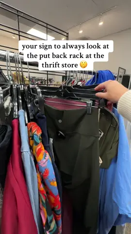 looks like someone didnt want these lulu leggings 🤷🏼‍♀️  #fyp #thrift #lululemon #secondhand #thrifttip #raleigh 