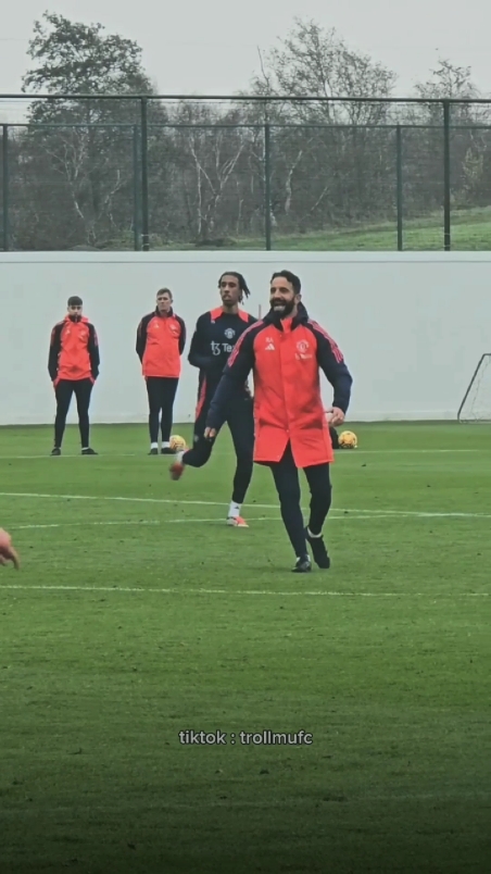 Gilaa! ini lah latihan ala-ala team Juara Ruben Amorim 😱🔥 #manutd #foryou #fyp #rubenamorim #training 